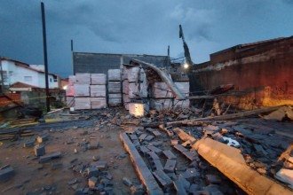 As equipes realizaram buscas no local para descartar a possibilidade de outras vítimas, confirmando apenas os três envolvidos -  (crédito: Corpo de Bombeiros/Reprodução)