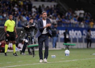 Sob o comando do técnico Artur Jorge, Raposa recebe o Massa Bruta, neste domingo, no Mineirão -  (crédito: Alexandre Guzanshe/EM/D.A. Press)