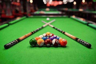 Disputada em uma mesa com tacos e bolas coloridas, a sinuca exige precisão e estratégia. O objetivo é encaçapar as bolas conforme as regras de cada modalidade.
 -  (crédito:  Reprodução do Youtube)