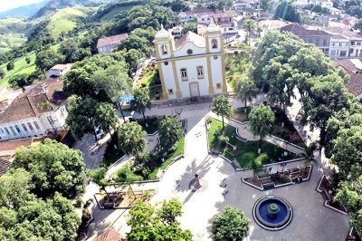 Localizada no leste do estado de São Paulo, na região do Vale do Paraíba, a cidade de São José do Barreiro é um destino em que história e natureza caminham lado a lado. Com pouco menos de quatro mil habitantes, de acordo com dados do último censo do IBGE, e um território marcado por montanhas, fazendas centenárias e trilhas históricas, o município preserva um passado que ajuda a contar capítulos importantes da formação econômica e social do Brasil. A seguir, o Flipar destaca curiosidades desse p -  (crédito: Reprodução Youtube Canal Turismo Paulista)