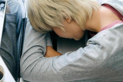 Exaust&atilde;o no ambiente de trabalho &eacute; um dos principais sinais da s&iacute;ndrome de burnout, afetando a sa&uacute;de f&iacute;sica e mental dos profissionais. -  (crédito: Pexels)