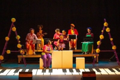 No espet&aacute;culo, a menina Fran se aventura com uma boneca com as mem&oacute;rias de Chiquinha Gonzaga -  (crédito: Victor Oliveira/Divulga&ccedil;&atilde;o)