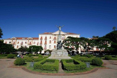 Grande Hotel de Po&ccedil;os de Caldas foi inaugurado em 1930; o Cassino abriu as portas ao p&uacute;blico no ano seguinte
     -  (crédito: Gil Leonardi/Imprensa MG/Divulga&ccedil;&atilde;o)