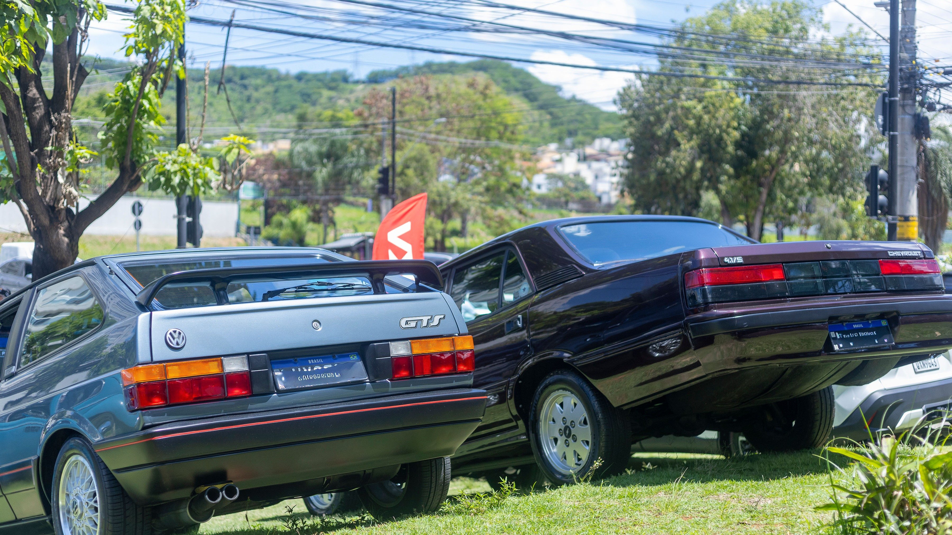 Modelos antigos como VW Gol GTS e Chevrolet Opala marcam presen&ccedil;a no evento Old Car Experience, em Belo Horizonte. -  (crédito: Laura Lagoeiro/Lagoeiro Fotografias

)
