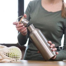 Garrafinhas térmicas reutilizáveis acumulam bactérias diariamente; veja dicas para mantê-las limpas - Reproduc?a?o/Freepik