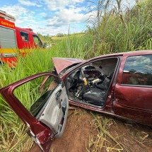 Homem fratura os dois braços em colisão com caminhão na "Curva da Morte" - Corpo de Bombeiros/Reprodução