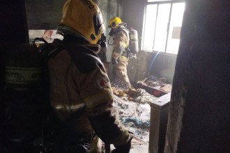 Antes da chegada das equipes, vizinhos iniciaram o socorro às vítimas -  (crédito: Reprodução/CBMMG)