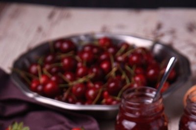 Presente no café da manhã e em lanches, a geleia é um alimento versátil. Sua textura macia e sabor doce permitem o uso em pães, bolos e diversas preparações.
 -  (crédito: Imagem de roberta zanlucchi por Pixabay.)