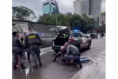 Caso aconteceu nessa sexta-feira (10/4), na Avenida Paulista, em São Paulo -  (crédito: Eduardo Suplicy/Instagram/Reprodução)