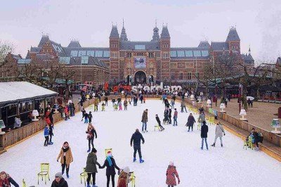 Cortada por canais e repleta de história, Amsterdã é a capital dos Países Baixos. A cidade se destaca pela arquitetura e por atrações como o Museu Van Gogh e a Casa de Anne Frank.
 -  (crédito: C messier/Wikimedia Commons)