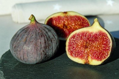 Originário do Mediterrâneo, o figo é um pseudofruto da figueira, conhecida como Ficus carica. Pertencente à família Moraceae, é valorizado pelo sabor e pelos nutrientes.
 -  (crédito: Pixabay)