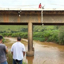 Acidente em ponte mata duas pessoas e arremessa outra no rio em Muriaé - Paulo Victor Costa/Portal Muriaé