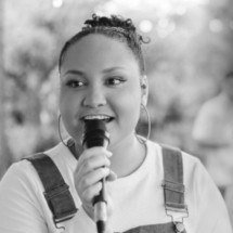 "Doce, gentil e cheia de luz": família lamenta morte de cantora em parque  - Reprodução/Redes Sociais 