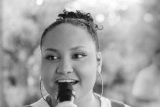 Carolina estava no brinquedo acompanhada de familiares. Entre eles, o irmão, -  (crédito: Reprodução/Redes Sociais )