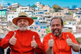 A aliança de Lula com o ministro Alexandre Silveira incomoda os petistas mineiros -  (crédito: RICARDO STUCKERT/PR)