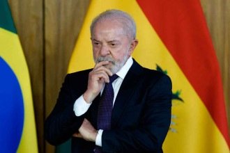 Lula pode se aproveitar e tentar conquistar eleitores de centro que condenam o golpe bolsonarista -  (crédito: SERGIO LIMA/AFP)