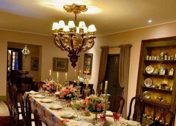 Na mesa de Angela Gutierrez, destaque para a toalha 