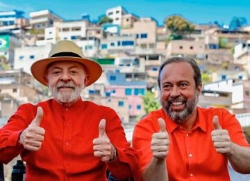 A aliança de Lula com o ministro Alexandre Silveira incomoda os petistas mineiros -  (crédito: RICARDO STUCKERT/PR)