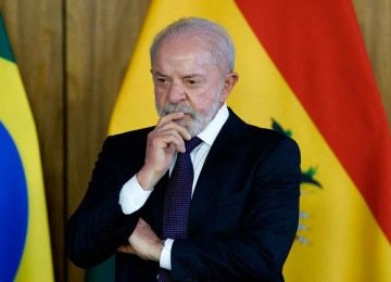 Lula pode se aproveitar e tentar conquistar eleitores de centro que condenam o golpe bolsonarista -  (crédito: SERGIO LIMA/AFP)