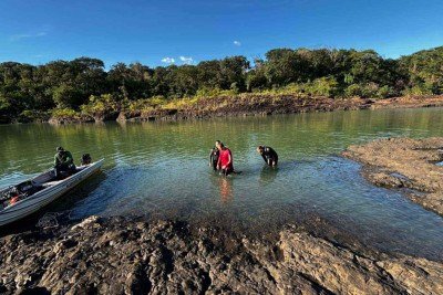 Corpo de homem é encontrado depois de quatro dias desaparecido. Ele foi arrastado por correnteza de usina hidrelétrica em Cachoeira Dourada (MG) -  (crédito: Divulgação/CBMMG)