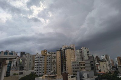 umidade relativa do ar deve ficar em torno de 50% durante a tarde -  (crédito: Paulo Galvão/EM/D.A.Press)