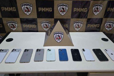 Conforme a PM, há indícios de que os homens integrem uma quadrilha especializada em furtos -  (crédito: PMMG/Reprodução)