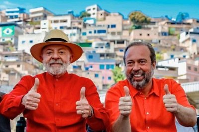 A aliança de Lula com o ministro Alexandre Silveira incomoda os petistas mineiros -  (crédito: RICARDO STUCKERT/PR)