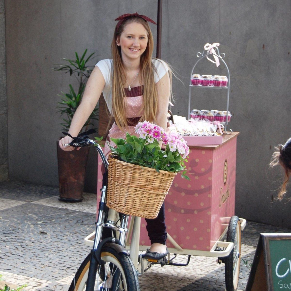 Atenta &agrave;s mudan&ccedil;as de consumo, Carolina Coscarelli Riani surfou na onda do cupcake at&eacute; o momento em que o p&uacute;blico pediu novidades