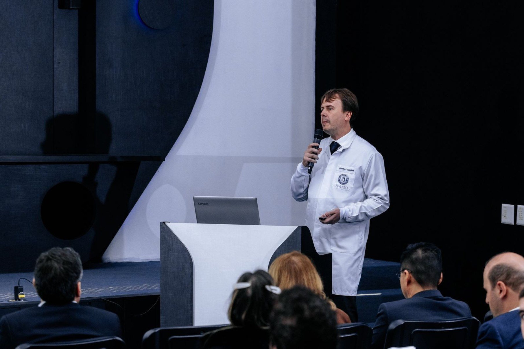 Cirurgia guiada reduz erros na instalação de implantes
 - DINO