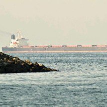 Irã volta a fechar o Estreito de Ormuz em resposta ao bloqueio dos EUA - Foto porGIUSEPPE CACACE / AFP