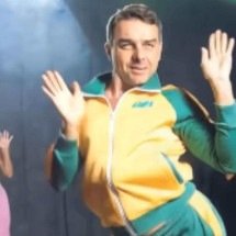 Com IA, neta de Lula põe Flávio Bolsonaro fazendo a ‘dança da rachadinha’ - Reprodução/Redes sociais