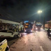 Motorista fica ferido ao bater carro na Av. Cardeal Eugênio Pacelli - TransCon/Reprodução