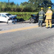 MG: batida de frente mata uma pessoa e deixa quatro feridas - CBMMG/Divulga&ccedil;&atilde;o