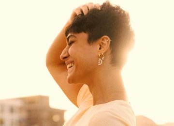 A exposi&ccedil;&atilde;o solar estimula o "horm&ocirc;nio da felicidade" e melhora o bem-estar, conforme explica a ci&ecirc;ncia. -  (crédito: Pexels/ Mirac Sendil)