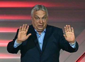 A queda de Orbán representa a fadiga política acumulada ao longo de anos de concentração de poder, autoritarismo institucional e desgaste econômico
 -  (crédito: Attila Kisbenedek/AFP/Alternative Crop)