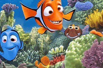 Se você já assistiu à animação “Procurando Nemo”, da Pixar, lançada em 2003, aquele filme em que o peixe-palhaço Marlin embarca em uma aventura pelos oceanos à procura de seu filho desaparecido, você com certeza conhece a Dory. O peixe azul, de memória curta, de bom coração, simpática e que fez todo mundo rir com o seu “baleiês”. Ela fez tanto sucesso  que, anos depois, a personagem ganhou até um filme próprio, intitulado “Procurando Dory”. Mas o que muita gente pode não saber é que essa persona -  (crédito: Divulgação)