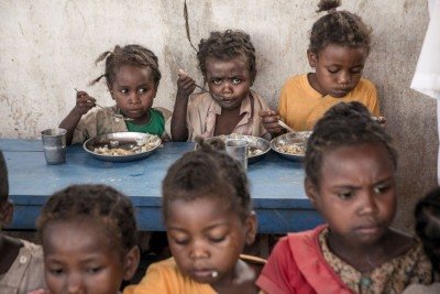 Madagascar, tema do livro 'Onde desagua o desengano', &eacute; o quarto pa&iacute;s no ranking mundial da desnutri&ccedil;&atilde;o cr&ocirc;nica -  (crédito: Rijasolo/AFP)