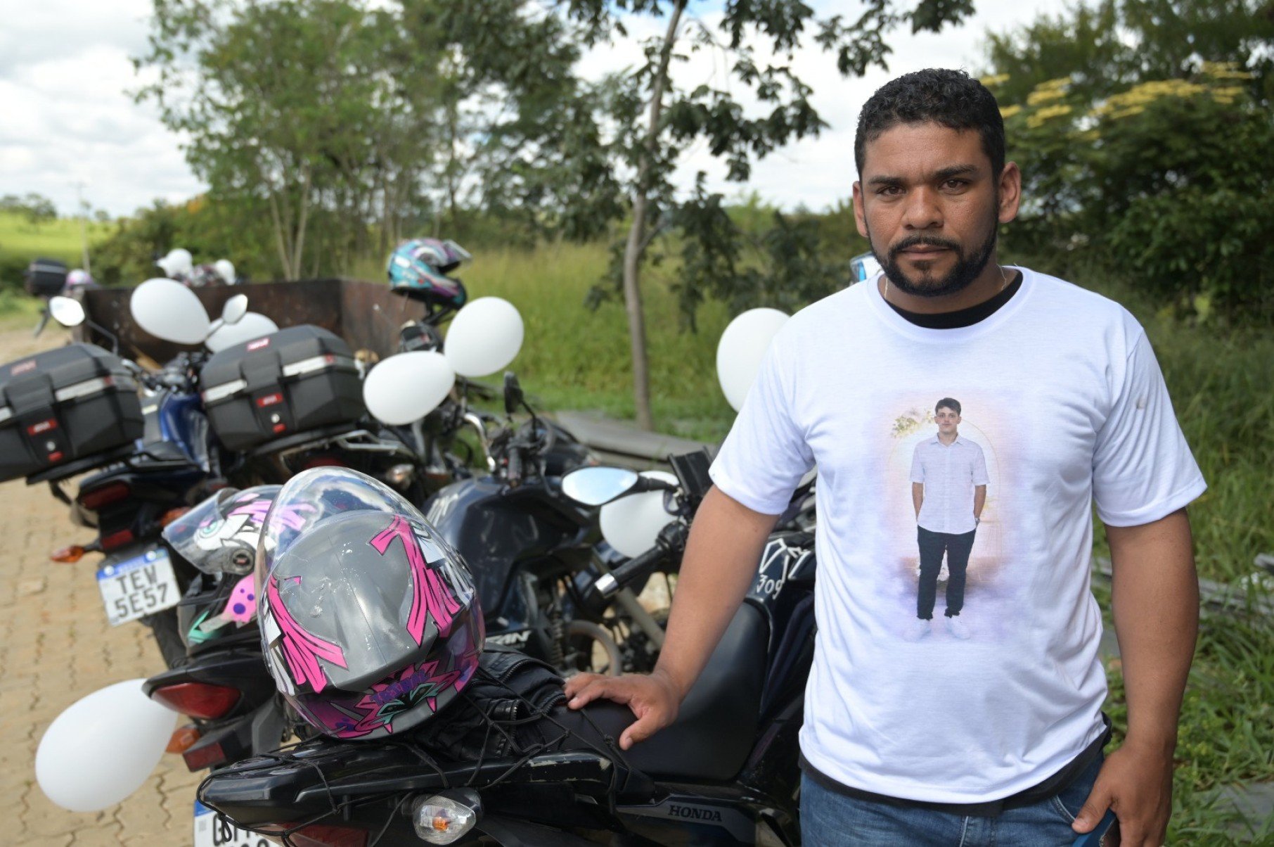 &lsquo;Humilde e prestativo&rsquo;: amigos homenageiam motociclista morto no Belvedere