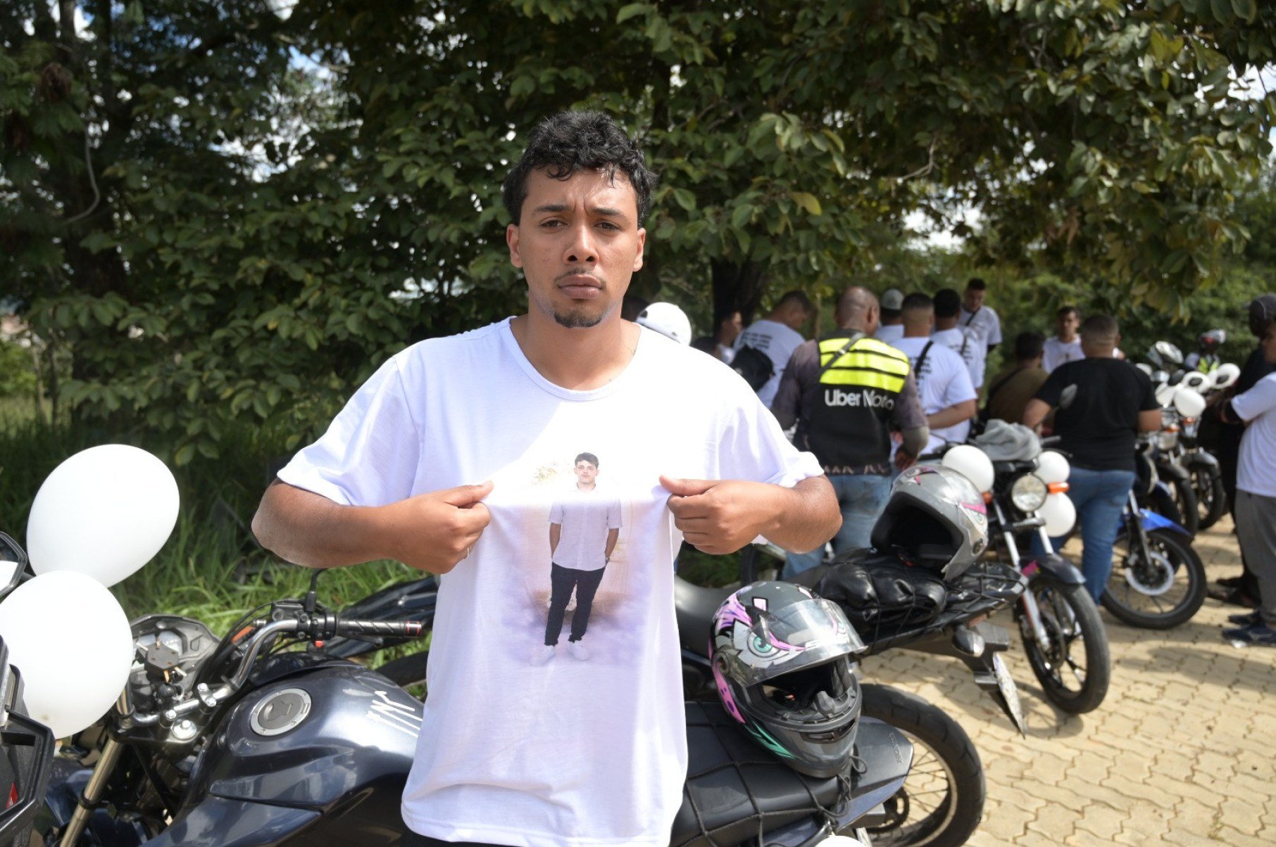&lsquo;Humilde e prestativo&rsquo;: amigos homenageiam motociclista morto no Belvedere
