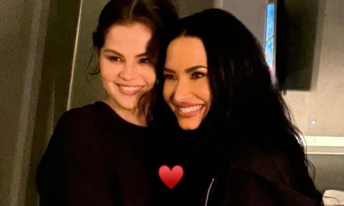 Selena Gomez e Demi Lovato se reencontrando em 2026