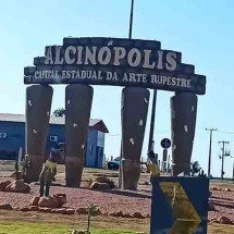 Cidade de Alcinópolis se destaca pela riqueza em arte rupestre no MS -  Reprodução do instagram @zibettur