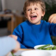 Além do prato: o papel da nutrição e da terapia alimentar no autismo - Freepik