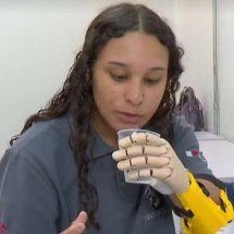 Alunos criam prótese de mão com impressão 3D para colega sem parte do braço - TV Globo / reprodução