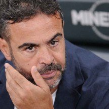 Artur Jorge tem 75% de aproveitamento em quatro jogos - Alexandre Guzanshe/EM/D.A. Press