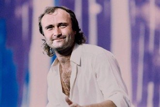 Phil Collins em apresentação em 1985 -  (crédito: Frank Micelotta/AFP/Getty Images)
