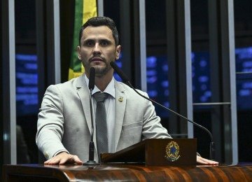  Senador Cleitinho (Republicanos-MG) em discurso à tribuna -  (crédito:  Jefferson Rudy/Agência Senado)