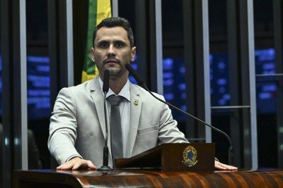  Senador Cleitinho (Republicanos-MG) em discurso à tribuna -  (crédito:  Jefferson Rudy/Agência Senado)