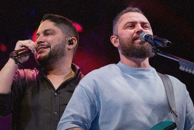 Artistas do sertanejo universit&aacute;rio em performance, g&ecirc;nero que lidera as paradas e tem forte conex&atilde;o com o agroneg&oacute;cio brasileiro. -  (crédito: Divulga&ccedil;&atilde;o / Instagram)