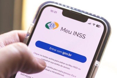 O aplicativo Meu INSS, com acesso via Gov.br, &eacute; uma das ferramentas para checar a prova de vida autom&aacute;tica de benefici&aacute;rios. -  (crédito: Ag&ecirc;ncia Brasil)