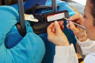 Preencher a etiqueta de identifica&ccedil;&atilde;o da mala &eacute; um passo essencial para garantir a seguran&ccedil;a da sua bagagem e evitar transtornos durante a viagem. -  (crédito: Alliance Images de Alliance Images)